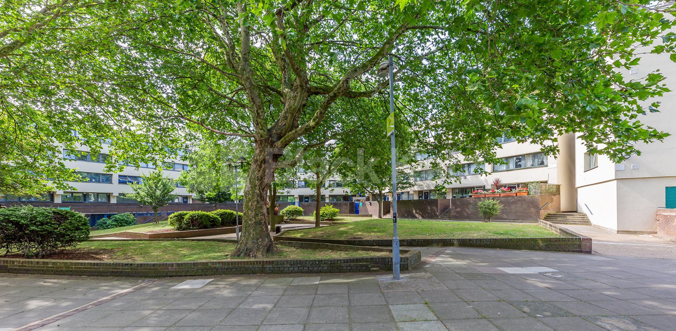 			LARGE 2 / 3 BED IN CAMDEN, 3 Bedroom, 1 bath, 1 reception Flat			 Malden Crescent, Kentish Town / Camden